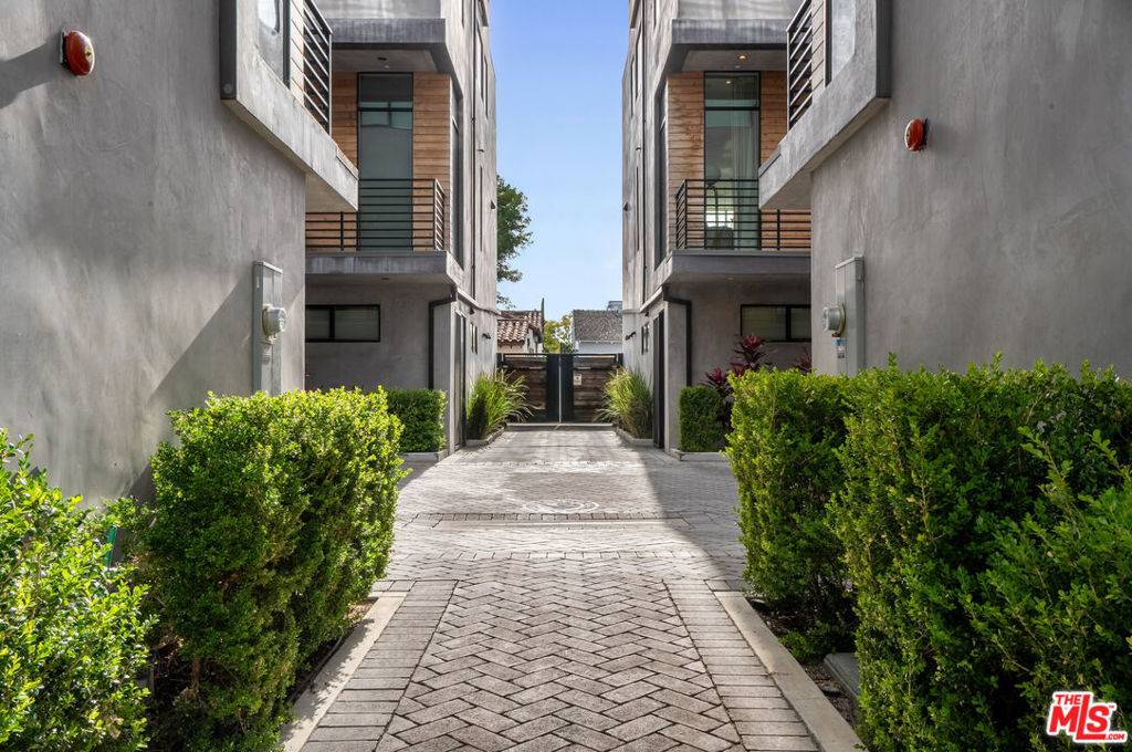 Studio City, CA 91602,4427 Studio PL