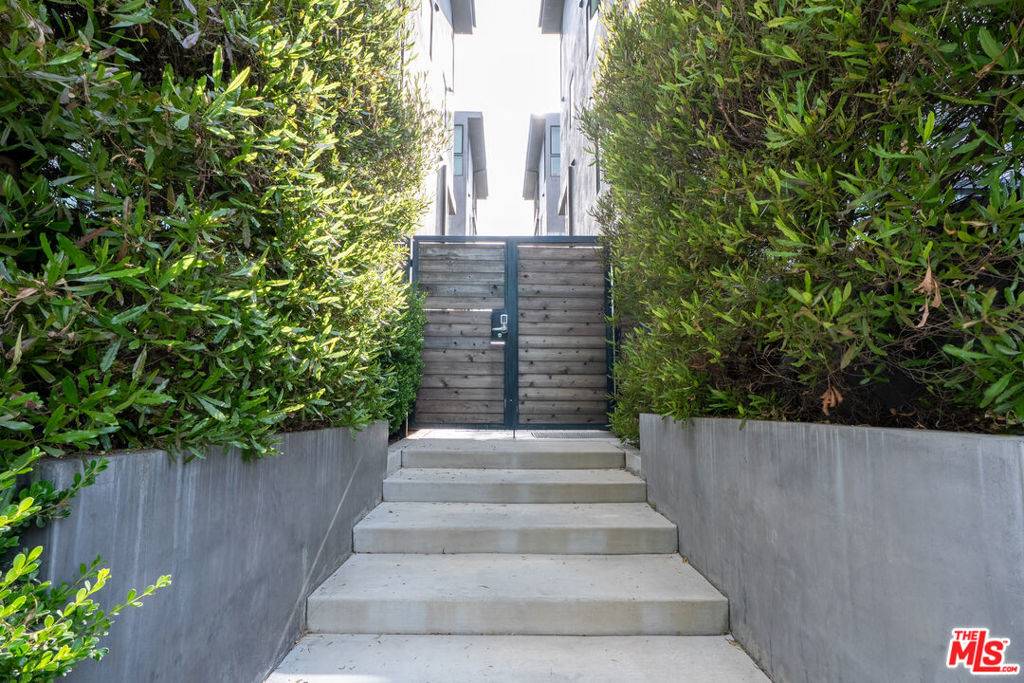 Studio City, CA 91602,4427 Studio PL