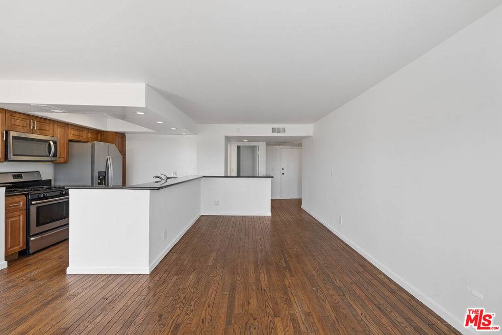Los Angeles, CA 90068,2700 Cahuenga BLVD #3108