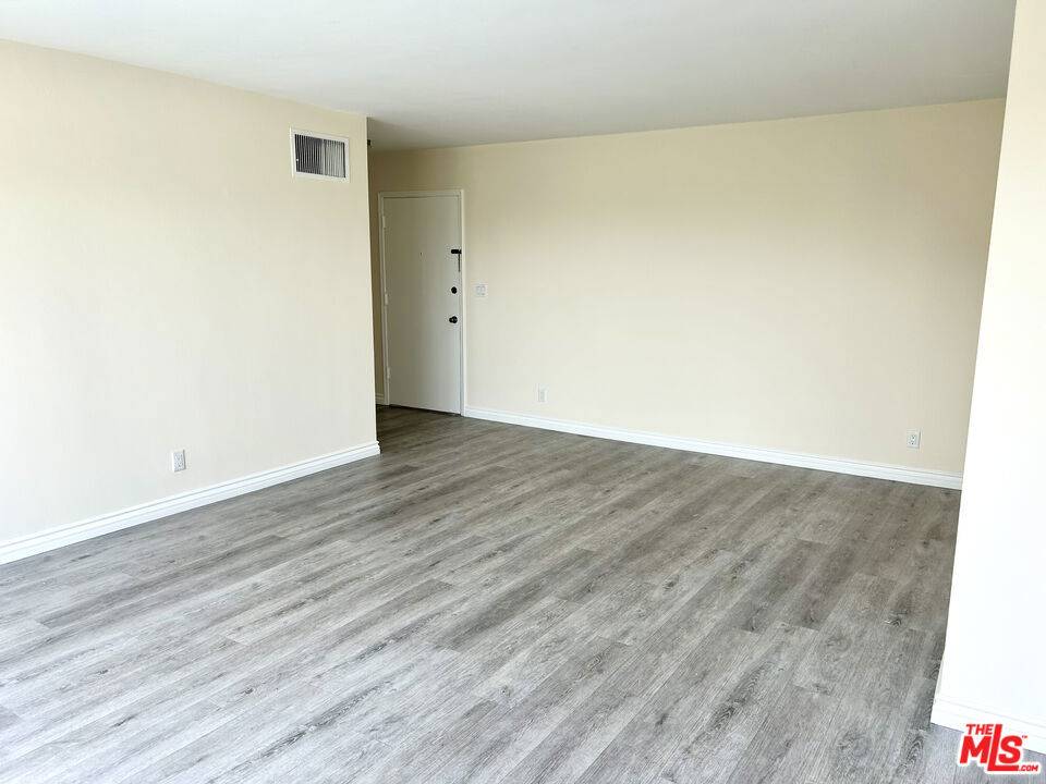 Los Angeles, CA 90035,1440 Reeves ST #307