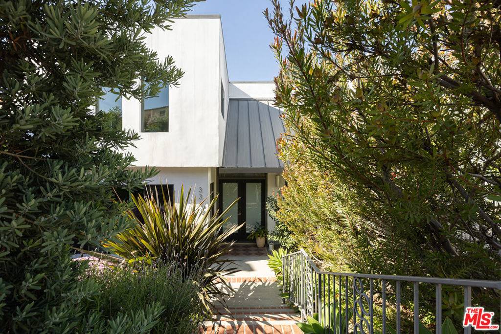 3360 Ley DR, Los Angeles, CA 90027