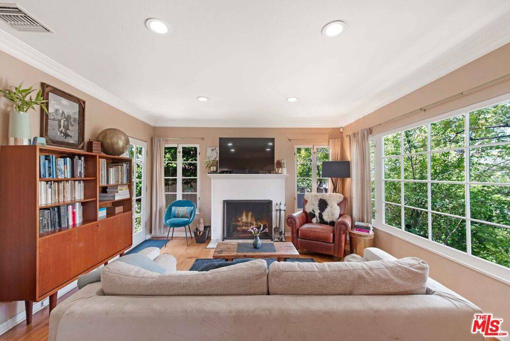 3217 Bennett DR, Los Angeles, CA 90068