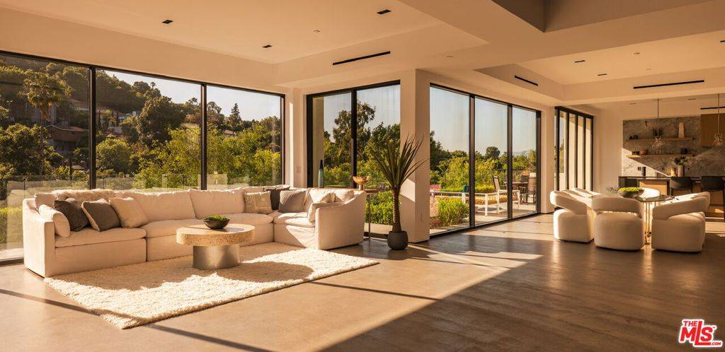 Sherman Oaks, CA 91423,3920 Knobhill DR