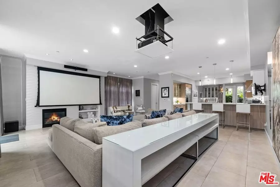 6099 S Seabluff DR, Los Angeles, CA 90094