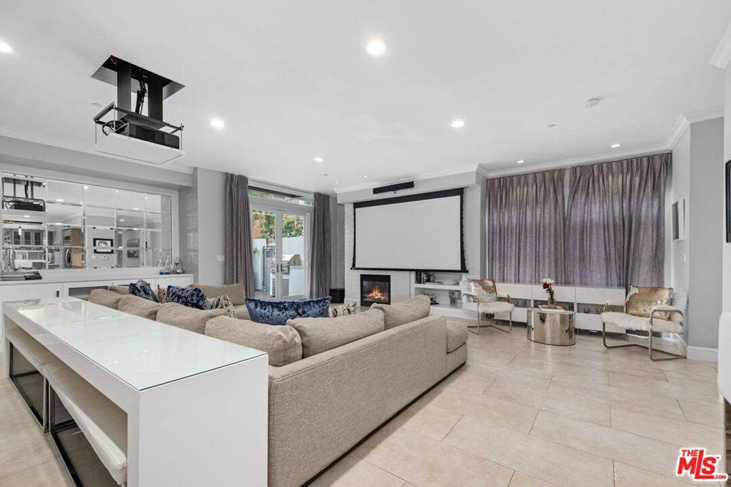 Los Angeles, CA 90094,6099 S Seabluff DR