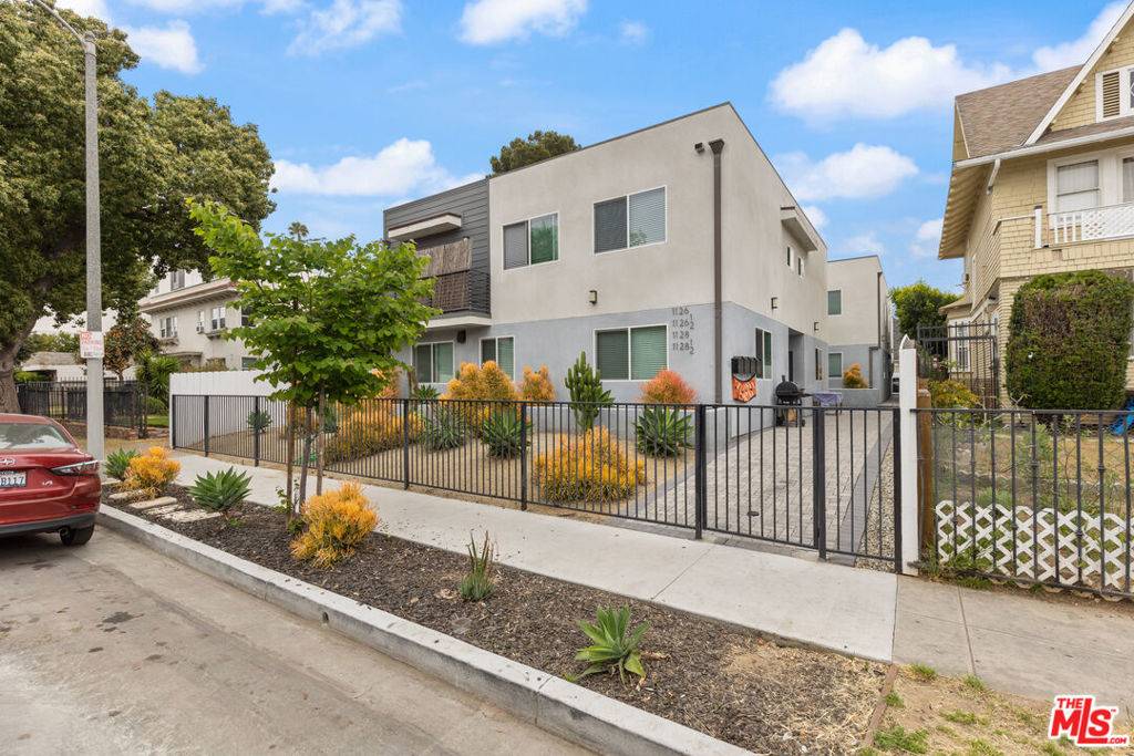 1128 Magnolia AVE #1/2, Los Angeles, CA 90006