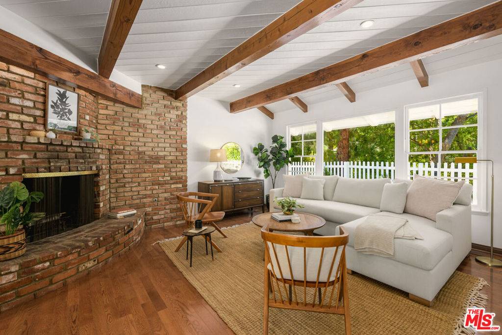 Encino, CA 91436,3856 Hayvenhurst AVE