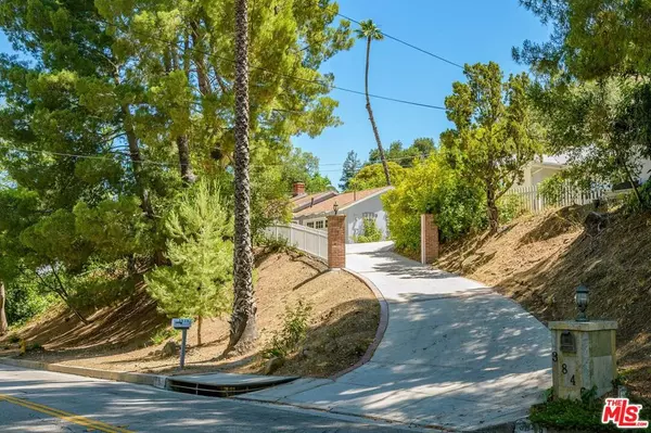Encino, CA 91436,3856 Hayvenhurst AVE