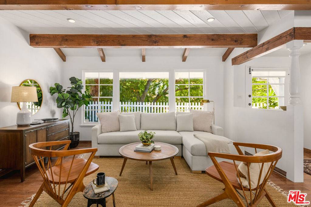 Encino, CA 91436,3856 Hayvenhurst AVE
