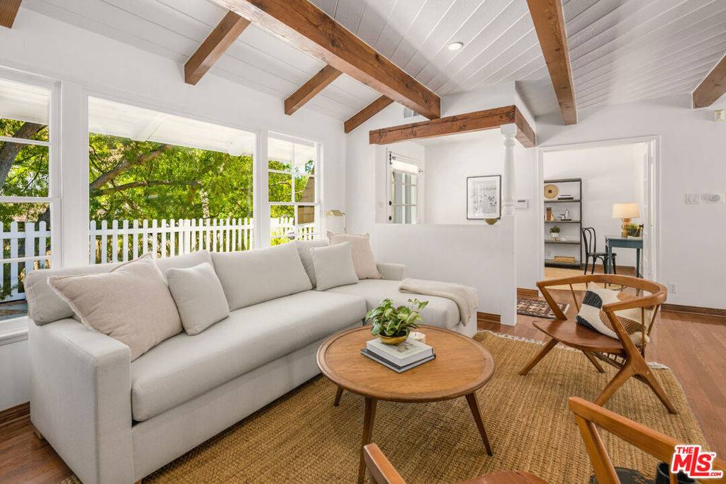 Encino, CA 91436,3856 Hayvenhurst AVE
