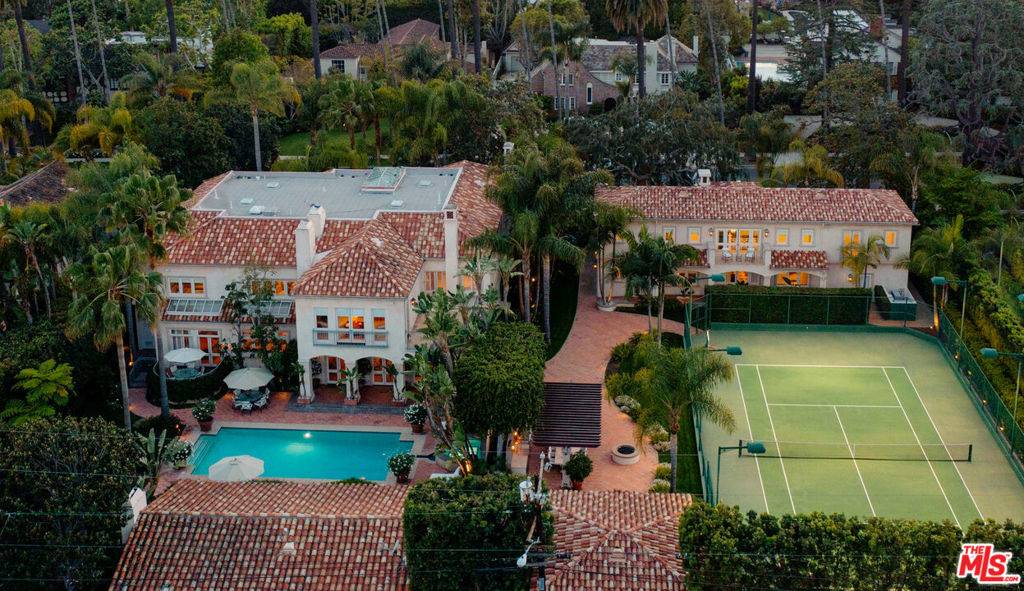Beverly Hills, CA 90210,812 N BEDFORD DR