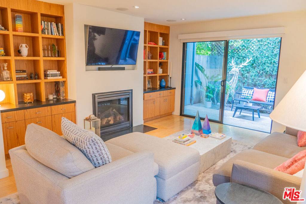 West Hollywood, CA 90069,880 Hilldale AVE #10