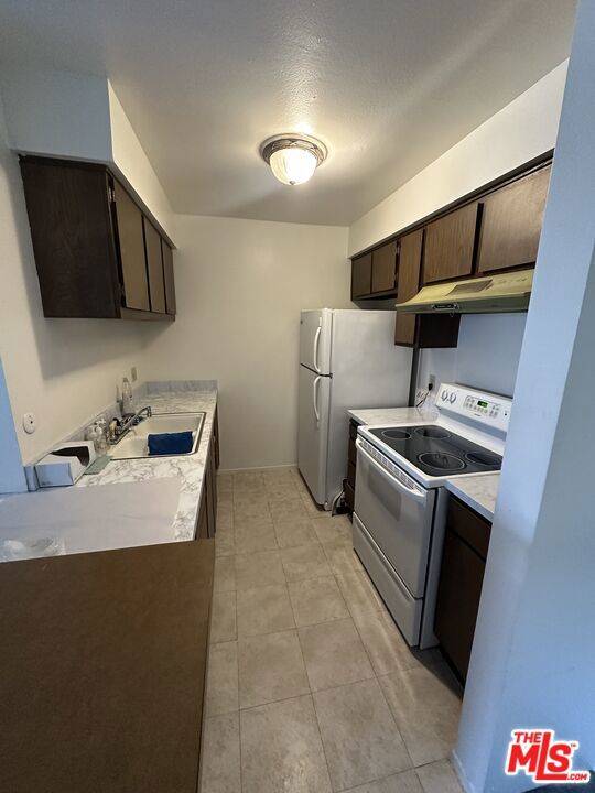 Culver City, CA 90230,8316 Raintree CIR