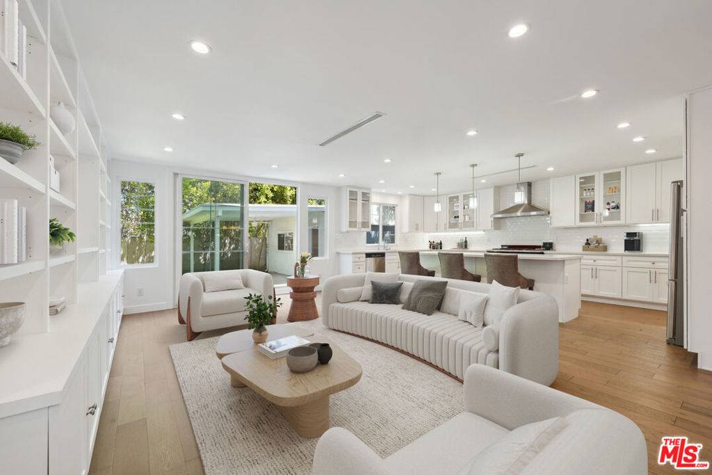 Sherman Oaks, CA 91403,5114 Cedros AVE