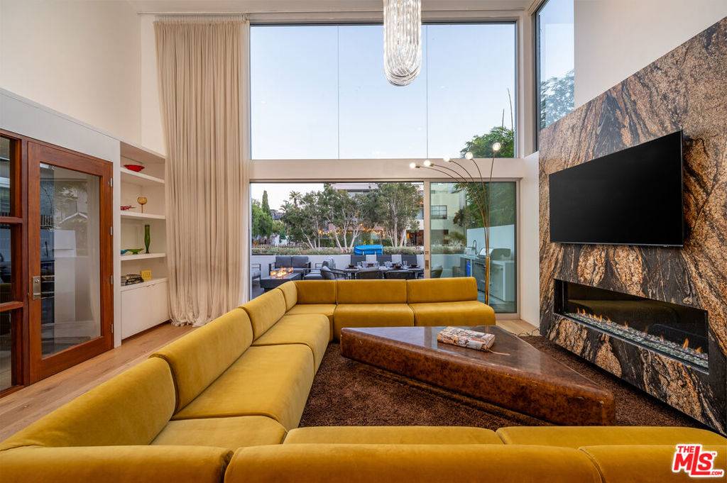 Venice, CA 90291,453 Sherman Canal