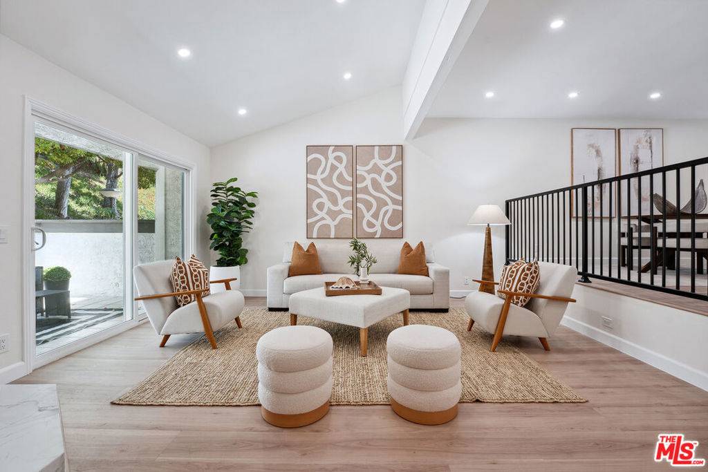 Pacific Palisades, CA 90272,17109 Palisades CIR