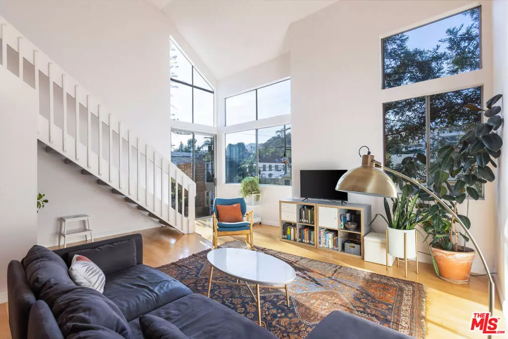 Los Angeles, CA 90027,3315 Griffith Park BLVD #309