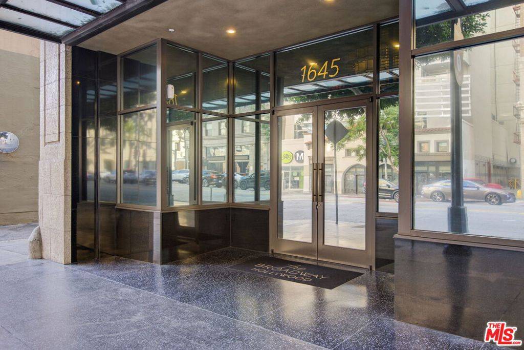 Los Angeles, CA 90028,1645 N Vine ST #609