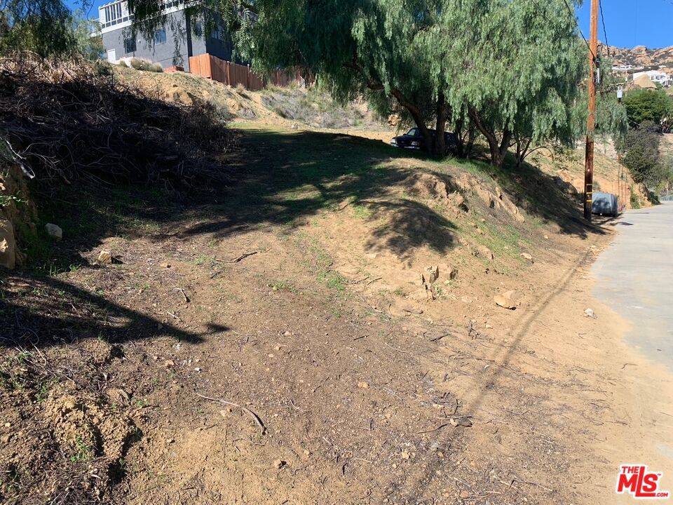 Chatsworth, CA 91311,207 S La Gross WAY