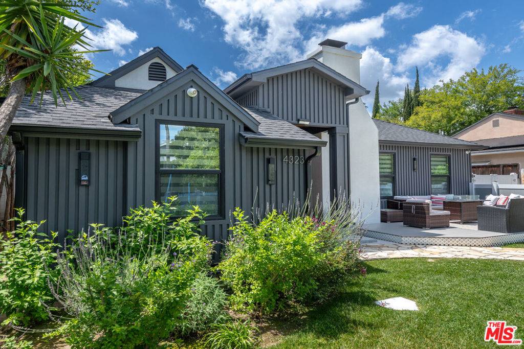 Studio City, CA 91604,4323 Irvine AVE