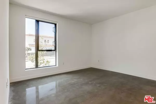 West Hollywood, CA 90046,1250 N Fairfax AVE #406