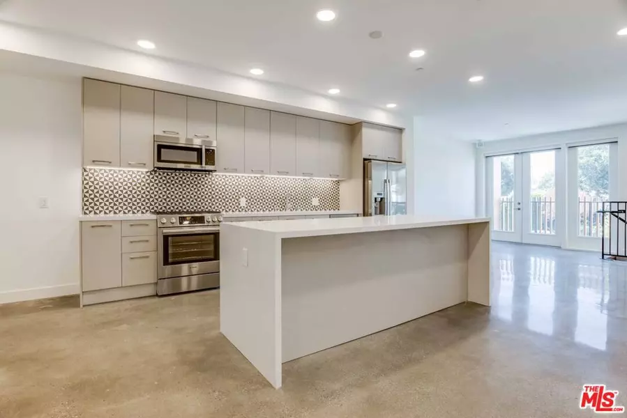 1250 N Fairfax AVE #406, West Hollywood, CA 90046