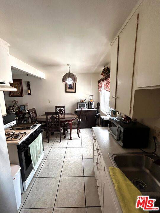 Hawthorne, CA 90250,14036 Kornblum AVE