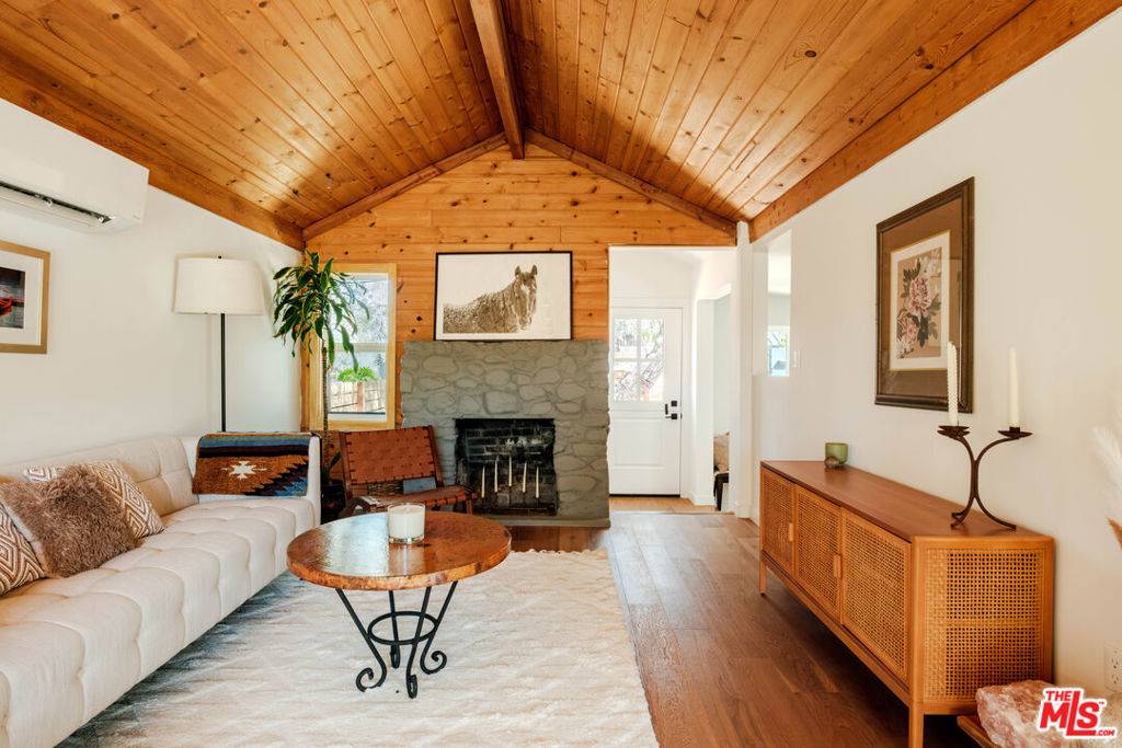Topanga, CA 90290,19777 Grand View DR