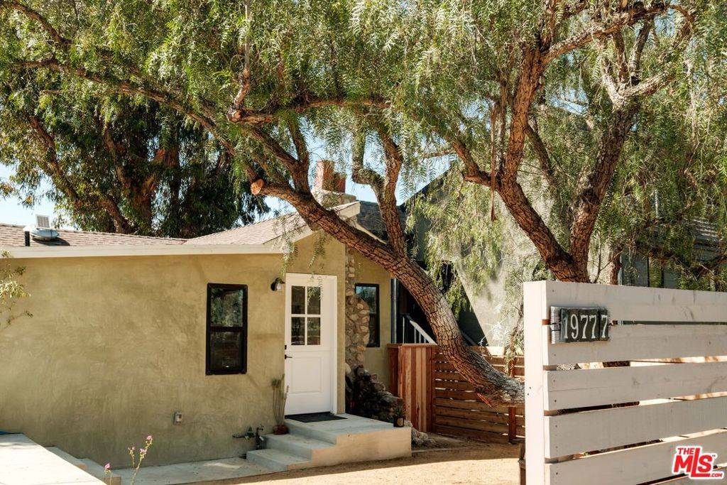Topanga, CA 90290,19777 Grand View DR