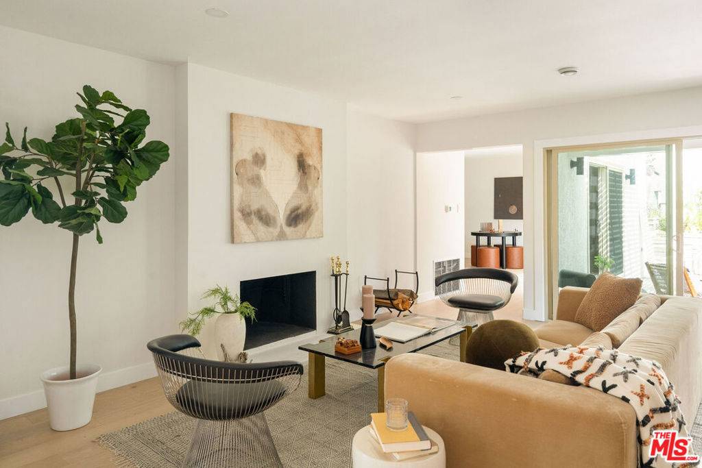 Los Angeles, CA 90045,7248 W 88th PL