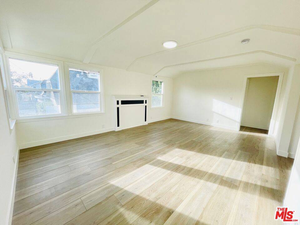 122 N Hobart BLVD #1/2, Los Angeles, CA 90004