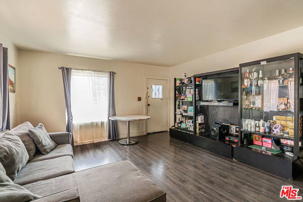 Los Angeles, CA 90019,4619 W 18th ST