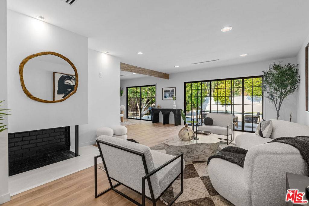 16517 Hartsook ST, Encino, CA 91436