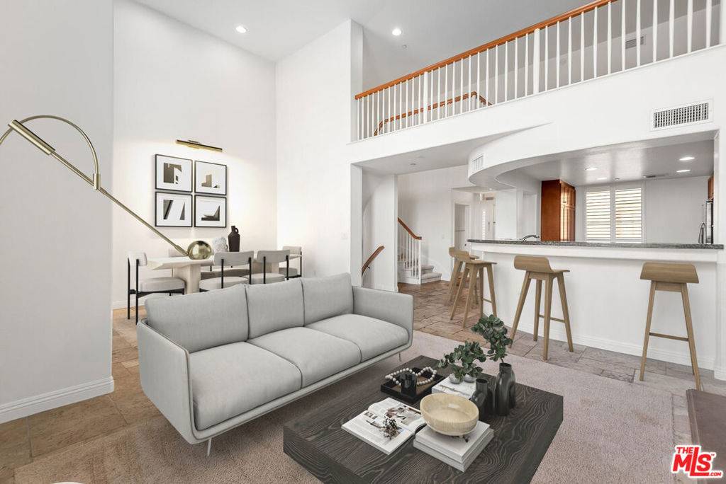 Playa Vista, CA 90094,5831 Seawalk DR #240