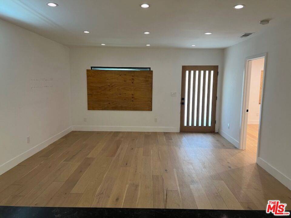 Los Angeles, CA 90047,1877 W 96th ST