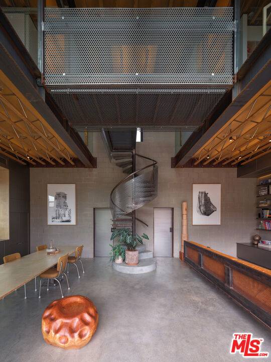 Los Angeles, CA 90043,5701 7th AVE