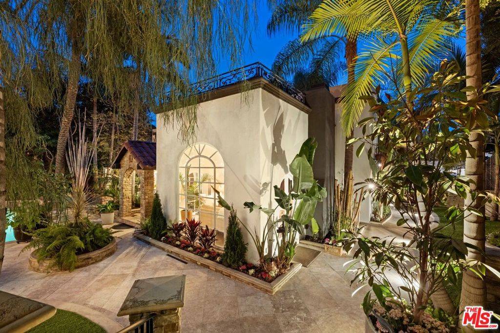 2276 La Granada DR, Los Angeles, CA 90068