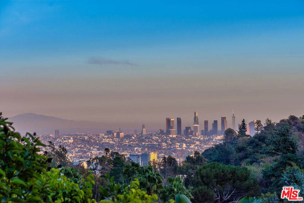 Los Angeles, CA 90068,7229 Senalda RD