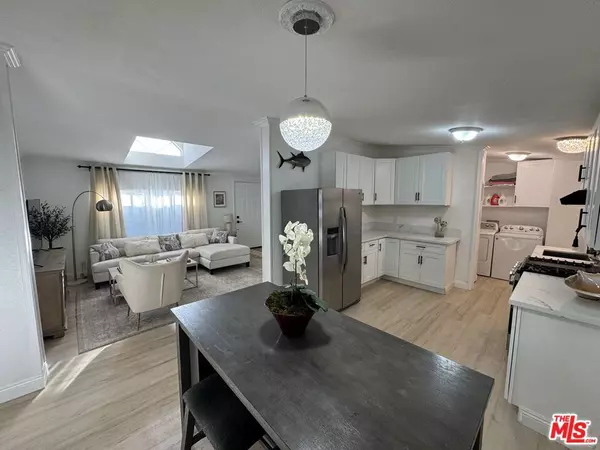 Santa Ana, CA 92704,105 Prince LN