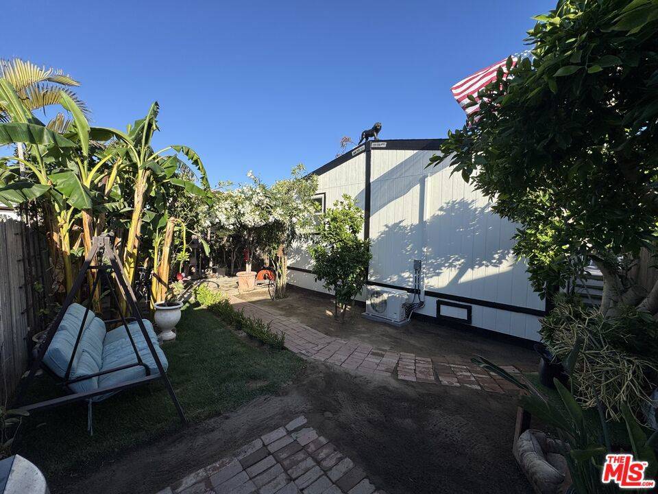Santa Ana, CA 92704,105 Prince LN