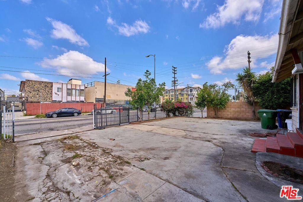 Los Angeles, CA 90019,1612 Arlington AVE