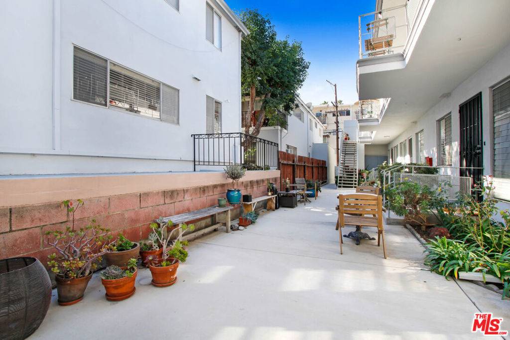 Santa Monica, CA 90403,844 5th ST