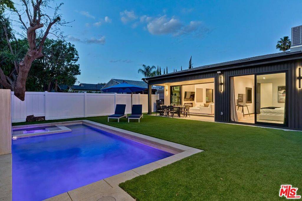 Sherman Oaks, CA 91411,5437 Noble AVE
