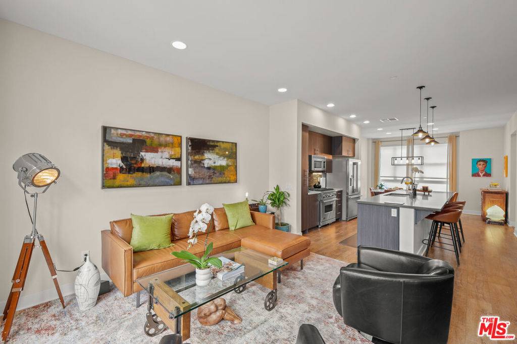 Los Angeles, CA 90039,2753 Waverly DR #1003