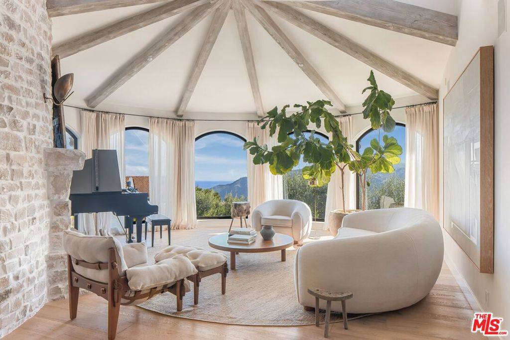 Pacific Palisades, CA 90272,16875 Calle De Sarah