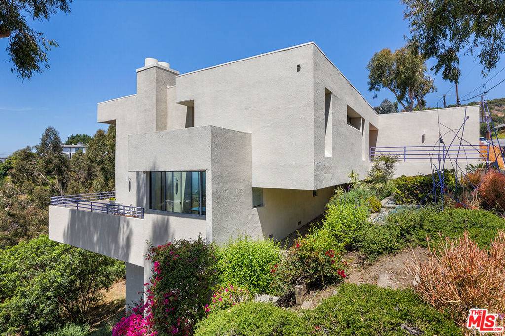 12268 Canna RD, Los Angeles, CA 90049