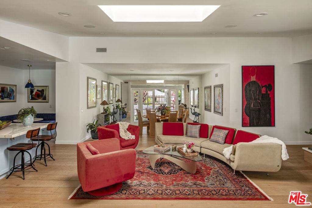 Beverly Hills, CA 90210,2241 Betty LN