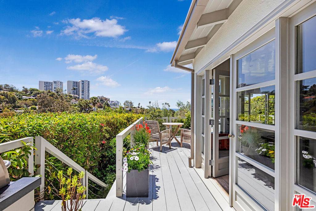 Santa Monica, CA 90402,271 Amalfi DR
