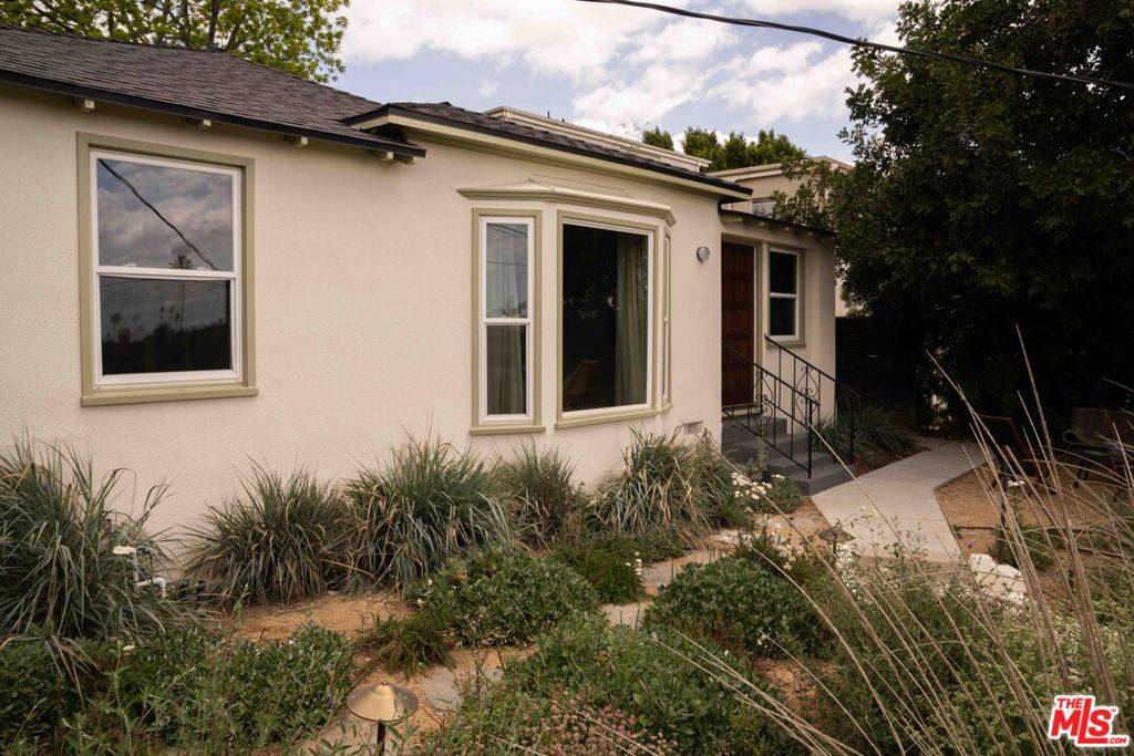 Los Angeles, CA 90018,2285 W 26th PL