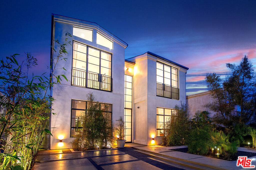 745 E Sunset AVE, Venice, CA 90291